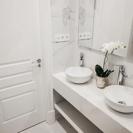 Naiala Апартаменти *